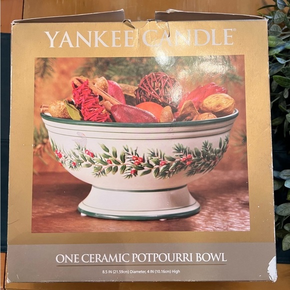 RETIRED YANKEE CANDLE CERAMIC POTPOURRI BOWL HOLLY NWT - Picture 1 of 4